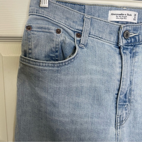 Abercrombie & Fitch
The '90s Straight Ultra High Rise Sz 6R/28 - Picture 3 of 9